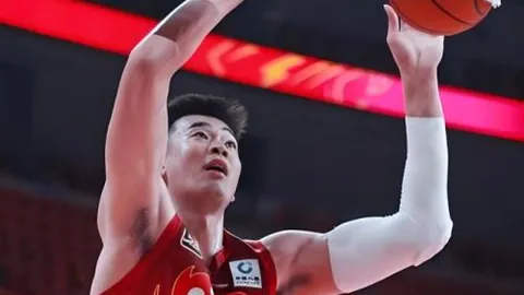 “喜讯：多诺万-威廉姆斯正式加入上海队阵容！”